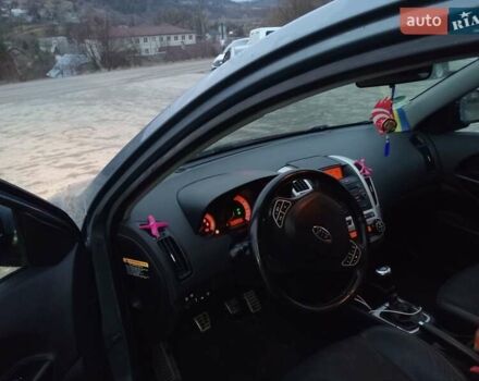 Серый Киа Сид, объемом двигателя 1.6 л и пробегом 230 тыс. км за 5500 $, фото 9 на Automoto.ua