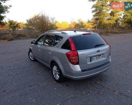 Серый Киа Сид, объемом двигателя 1.6 л и пробегом 350 тыс. км за 5000 $, фото 3 на Automoto.ua