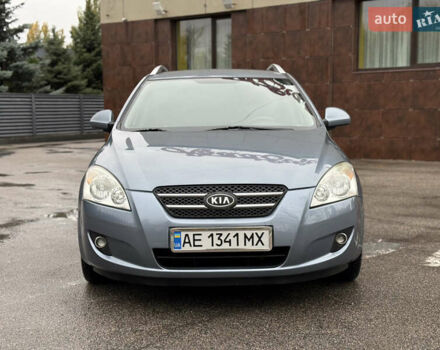 Киа Сид 2008 в Днепре (Днепропетровске) на Automoto.ua Серый Киа Сид, объемом двигателя 2 л и пробегом 92 тыс. км за 6399 $, фото 1 на Automoto.ua