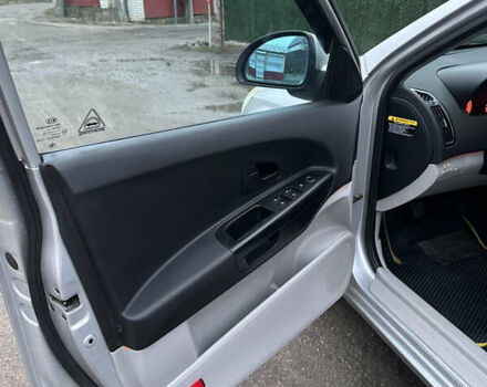 Серый Киа Сид, объемом двигателя 1.58 л и пробегом 400 тыс. км за 4300 $, фото 14 на Automoto.ua