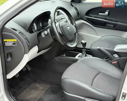 Серый Киа Сид, объемом двигателя 1.59 л и пробегом 223 тыс. км за 6000 $, фото 14 на Automoto.ua