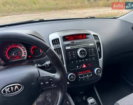 Серый Киа Сид, объемом двигателя 1.6 л и пробегом 313 тыс. км за 6500 $, фото 17 на Automoto.ua