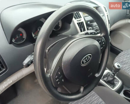 Серый Киа Сид, объемом двигателя 1.4 л и пробегом 161 тыс. км за 6299 $, фото 66 на Automoto.ua