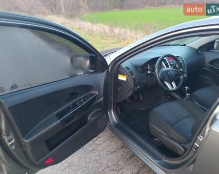 Серый Киа Сид, объемом двигателя 1.4 л и пробегом 227 тыс. км за 5800 $, фото 16 на Automoto.ua