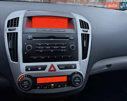 Серый Киа Сид, объемом двигателя 1.4 л и пробегом 143 тыс. км за 6500 $, фото 30 на Automoto.ua