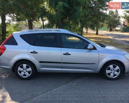 Серый Киа Сид, объемом двигателя 1.6 л и пробегом 200 тыс. км за 6300 $, фото 3 на Automoto.ua