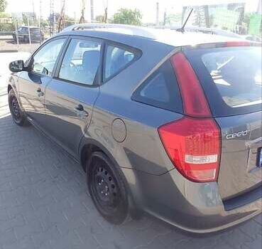 Серый Киа Сид, объемом двигателя 1.4 л и пробегом 210 тыс. км за 6300 $, фото 2 на Automoto.ua