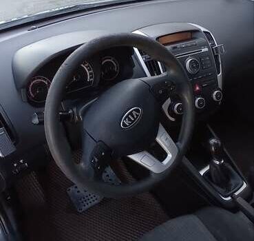 Серый Киа Сид, объемом двигателя 1.4 л и пробегом 210 тыс. км за 6300 $, фото 19 на Automoto.ua