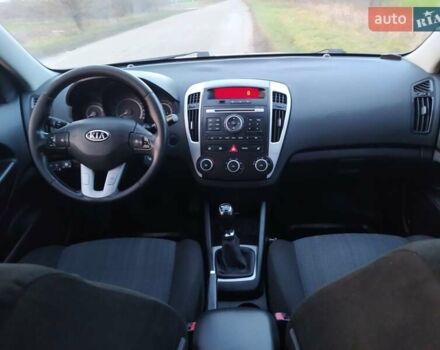 Сірий Кіа Сід, об'ємом двигуна 1.4 л та пробігом 227 тис. км за 5600 $, фото 12 на Automoto.ua