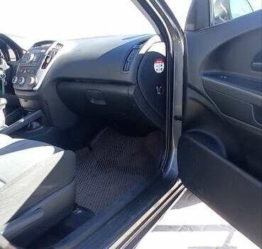 Серый Киа Сид, объемом двигателя 1.4 л и пробегом 210 тыс. км за 6300 $, фото 10 на Automoto.ua