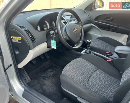 Кіа Сід 2009 у Ахтырке на Automoto.ua Сірий Кіа Сід, об'ємом двигуна 1.6 л та пробігом 226 тис. км за 6445 $, фото 34 на Automoto.ua