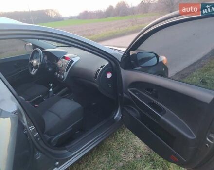 Серый Киа Сид, объемом двигателя 1.4 л и пробегом 227 тыс. км за 5800 $, фото 17 на Automoto.ua