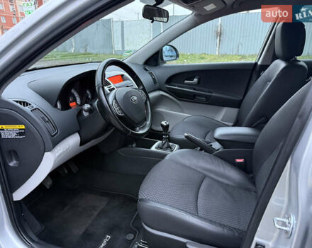 Серый Киа Сид, объемом двигателя 1.4 л и пробегом 143 тыс. км за 6500 $, фото 21 на Automoto.ua