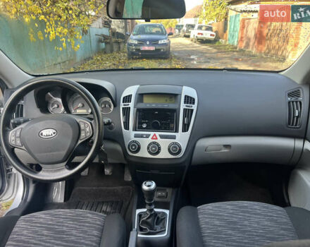 Кіа Сід 2009 у Ахтырке на Automoto.ua Сірий Кіа Сід, об'ємом двигуна 1.6 л та пробігом 226 тис. км за 6445 $, фото 43 на Automoto.ua