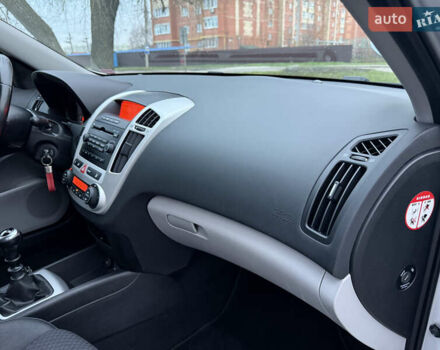 Серый Киа Сид, объемом двигателя 1.4 л и пробегом 143 тыс. км за 6500 $, фото 39 на Automoto.ua