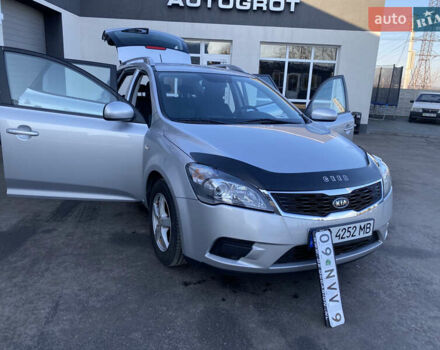 Серый Киа Сид, объемом двигателя 1.59 л и пробегом 207 тыс. км за 6499 $, фото 12 на Automoto.ua