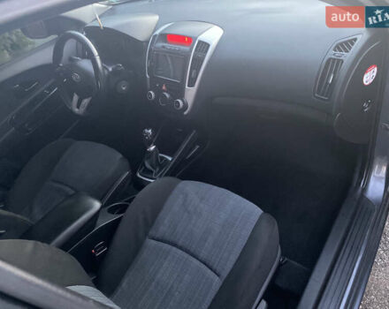 Серый Киа Сид, объемом двигателя 1.6 л и пробегом 259 тыс. км за 5700 $, фото 12 на Automoto.ua