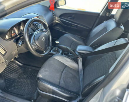 Киа Сид 2009 в Полтаве на Automoto.ua Серый Киа Сид, объемом двигателя 1.99 л и пробегом 187 тыс. км за 5300 $, фото 13 на Automoto.ua