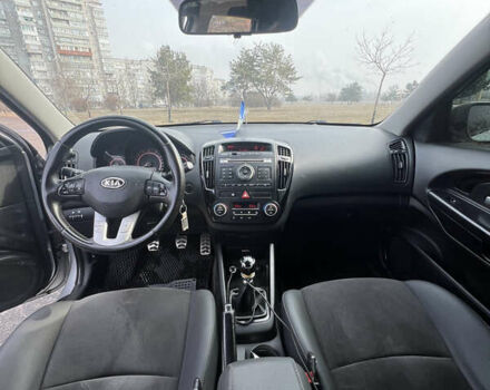Серый Киа Сид, объемом двигателя 1.6 л и пробегом 239 тыс. км за 5900 $, фото 4 на Automoto.ua
