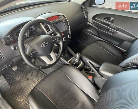 Серый Киа Сид, объемом двигателя 1.58 л и пробегом 331 тыс. км за 5999 $, фото 20 на Automoto.ua