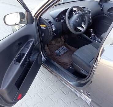 Серый Киа Сид, объемом двигателя 1.4 л и пробегом 210 тыс. км за 6300 $, фото 11 на Automoto.ua