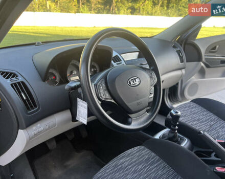 Серый Киа Сид, объемом двигателя 1.4 л и пробегом 160 тыс. км за 5550 $, фото 14 на Automoto.ua