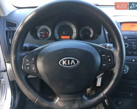 Серый Киа Сид, объемом двигателя 1.6 л и пробегом 200 тыс. км за 6300 $, фото 6 на Automoto.ua