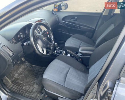 Серый Киа Сид, объемом двигателя 1.6 л и пробегом 259 тыс. км за 5700 $, фото 30 на Automoto.ua