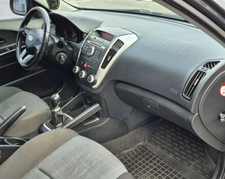 Киа Сид 2009 в Казатине на Automoto.ua Серый Киа Сид, объемом двигателя 1.4 л и пробегом 193 тыс. км за 5750 $, фото 7 на Automoto.ua