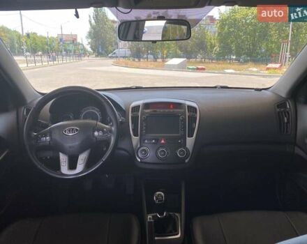 Серый Киа Сид, объемом двигателя 1.58 л и пробегом 331 тыс. км за 5999 $, фото 27 на Automoto.ua