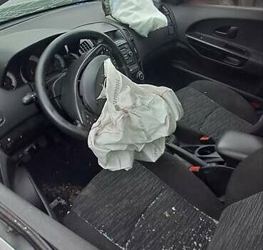 Сірий Кіа Сід, об'ємом двигуна 1.4 л та пробігом 220 тис. км за 1600 $, фото 4 на Automoto.ua