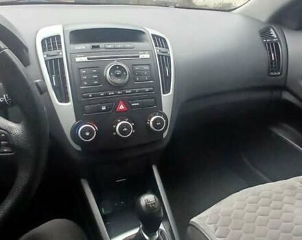 Серый Киа Сид, объемом двигателя 1.4 л и пробегом 250 тыс. км за 6300 $, фото 11 на Automoto.ua