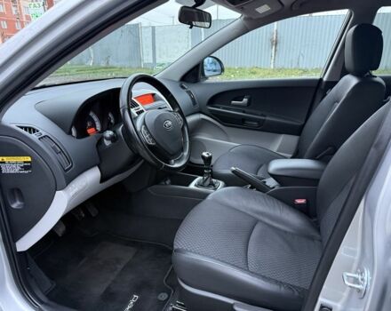 Серый Киа Сид, объемом двигателя 1.4 л и пробегом 143 тыс. км за 6500 $, фото 9 на Automoto.ua