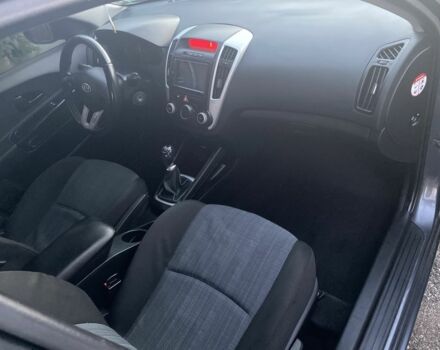 Серый Киа Сид, объемом двигателя 1.6 л и пробегом 249 тыс. км за 5700 $, фото 2 на Automoto.ua