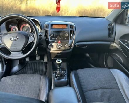 Серый Киа Сид, объемом двигателя 2 л и пробегом 187 тыс. км за 4999 $, фото 25 на Automoto.ua