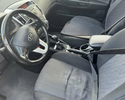 Серый Киа Сид, объемом двигателя 1.6 л и пробегом 250 тыс. км за 5000 $, фото 8 на Automoto.ua