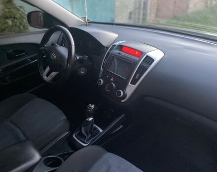 Серый Киа Сид, объемом двигателя 1.6 л и пробегом 249 тыс. км за 5700 $, фото 4 на Automoto.ua