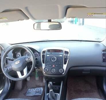 Серый Киа Сид, объемом двигателя 1.4 л и пробегом 210 тыс. км за 6300 $, фото 16 на Automoto.ua