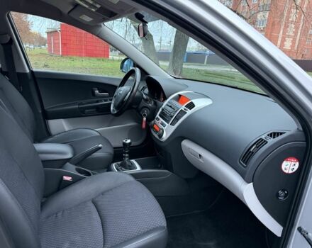 Серый Киа Сид, объемом двигателя 1.4 л и пробегом 143 тыс. км за 6500 $, фото 17 на Automoto.ua