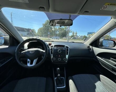 Серый Киа Сид, объемом двигателя 1.4 л и пробегом 205 тыс. км за 5800 $, фото 8 на Automoto.ua