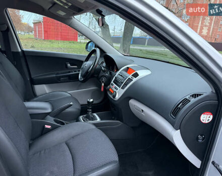 Серый Киа Сид, объемом двигателя 1.4 л и пробегом 143 тыс. км за 6500 $, фото 37 на Automoto.ua