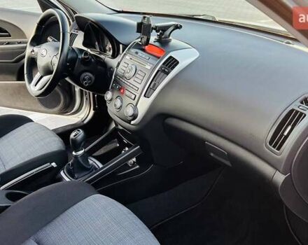 Серый Киа Сид, объемом двигателя 1.4 л и пробегом 76 тыс. км за 7900 $, фото 10 на Automoto.ua