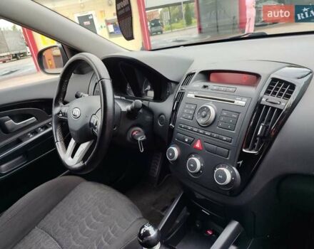 Серый Киа Сид, объемом двигателя 1.59 л и пробегом 210 тыс. км за 6200 $, фото 4 на Automoto.ua