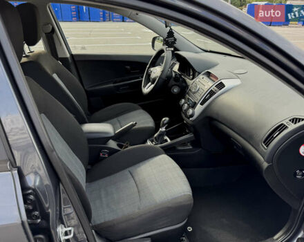 Серый Киа Сид, объемом двигателя 1.4 л и пробегом 210 тыс. км за 5900 $, фото 32 на Automoto.ua