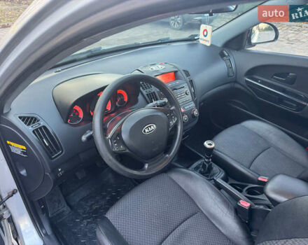 Серый Киа Сид, объемом двигателя 2.02 л и пробегом 297 тыс. км за 3650 $, фото 8 на Automoto.ua