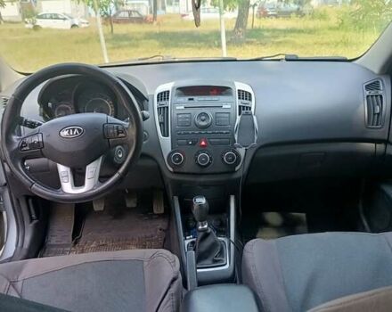 Сірий Кіа Сід, об'ємом двигуна 1.58 л та пробігом 253 тис. км за 5200 $, фото 13 на Automoto.ua