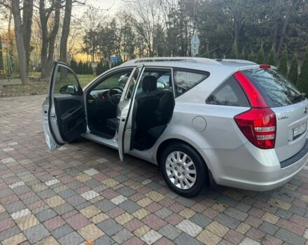 Серый Киа Сид, объемом двигателя 2 л и пробегом 297 тыс. км за 3750 $, фото 5 на Automoto.ua