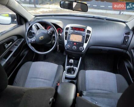 Серый Киа Сид, объемом двигателя 1.4 л и пробегом 205 тыс. км за 6150 $, фото 9 на Automoto.ua