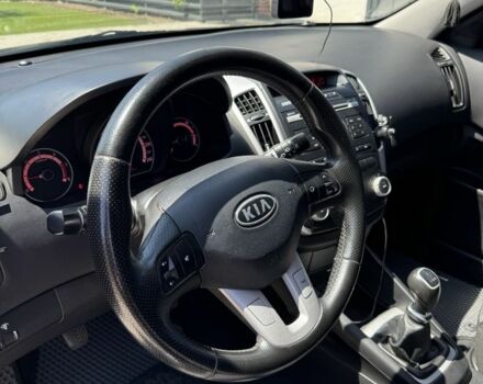 Серый Киа Сид, объемом двигателя 1.6 л и пробегом 300 тыс. км за 6400 $, фото 5 на Automoto.ua