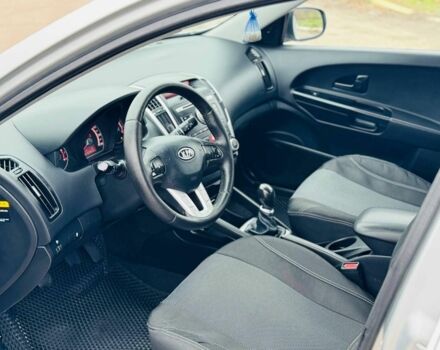 Серый Киа Сид, объемом двигателя 1.4 л и пробегом 157 тыс. км за 5700 $, фото 4 на Automoto.ua